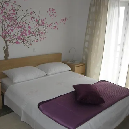 In Mit Eigenem Balkon By Interhome バスカ