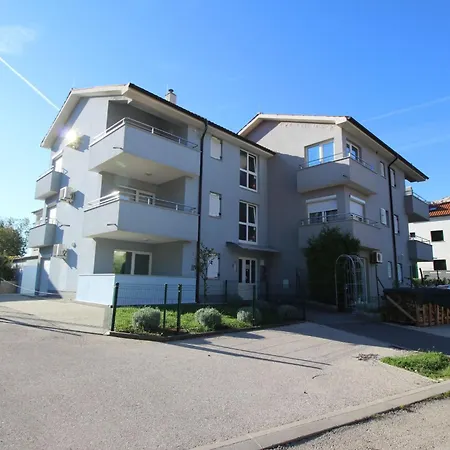 In Mit Eigenem Balkon By Interhome * バスカ